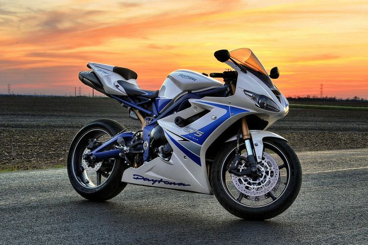 Aprilia Speed Triple 978